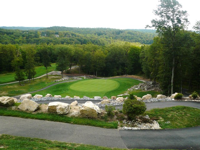 ... shot that hits: New Jersey's SkyView Golf Club delivers wows and value